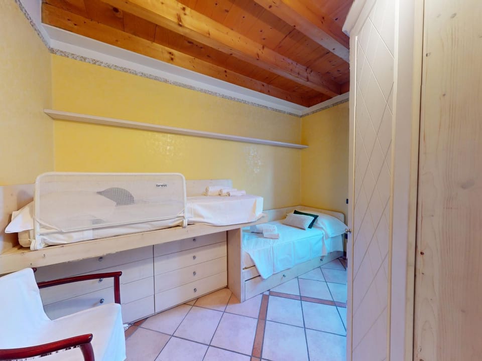 Gardasole family pool, wi-fi, private garden Garda Pleasure By Bookinggardalake Apartment in Province of Brescia