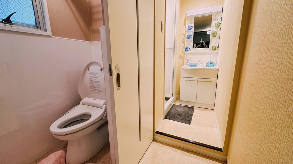 Toilet, Bathroom