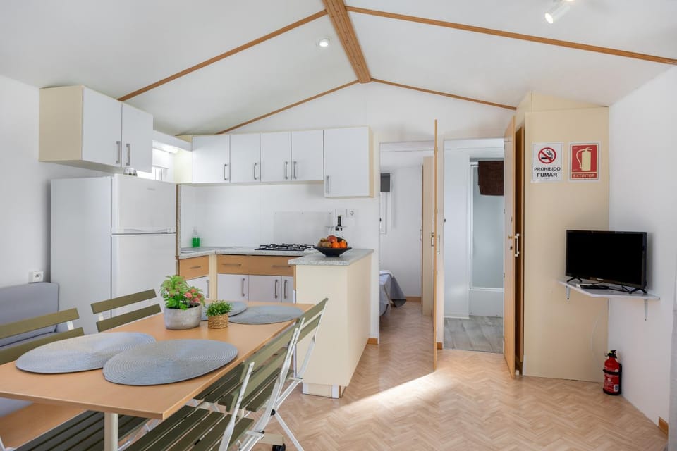 Property building, Kitchen or kitchenette, Living room