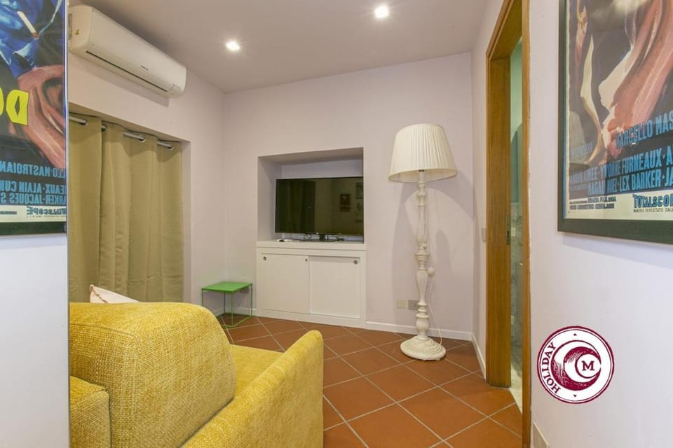 TV and multimedia, Seating area, air conditioner