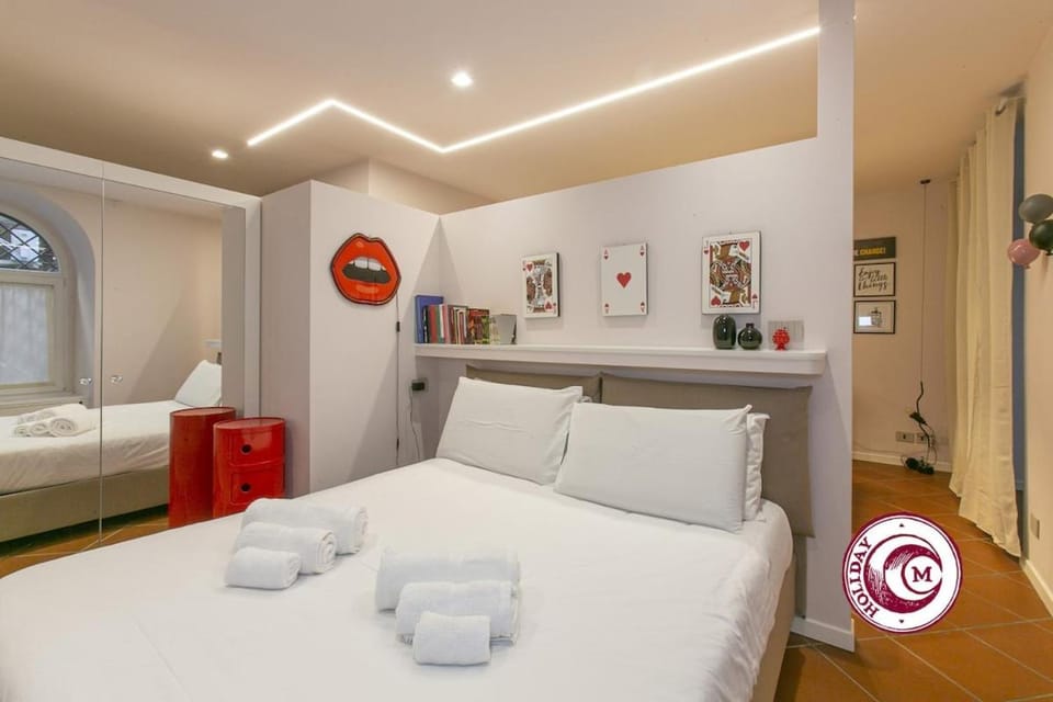 Bed, Bedroom, towels