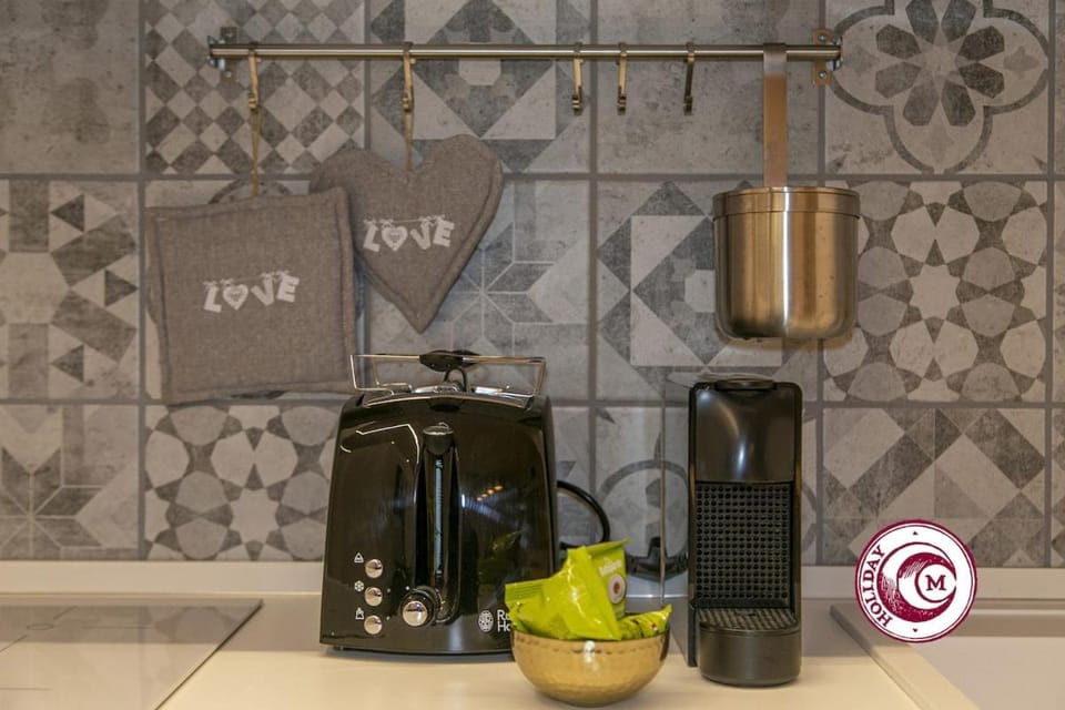 Coffee/tea facilities, toaster