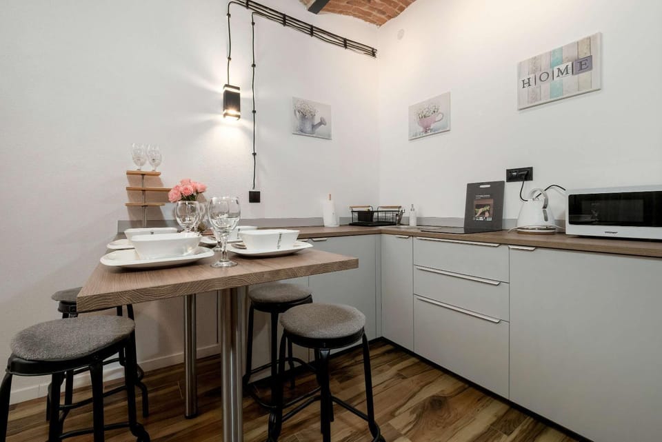 Coffee/tea facilities, Kitchen or kitchenette, Dining area, pet friendly, stove
