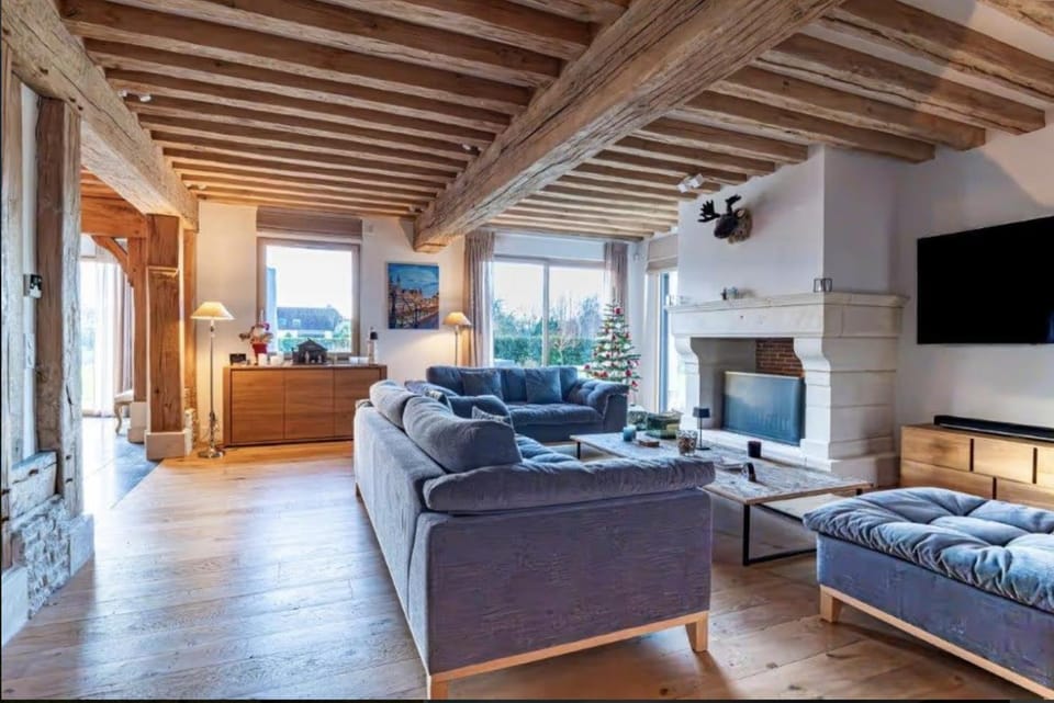 Communal lounge/ TV room, Living room