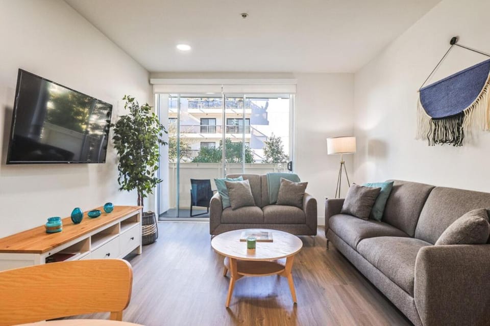 Spacious 2BDR in SM - 5 minutes walk to the beach! Apartment in Santa Monica