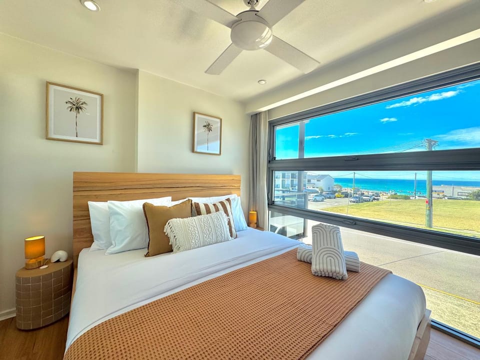 Bed, Bedroom, Sea view