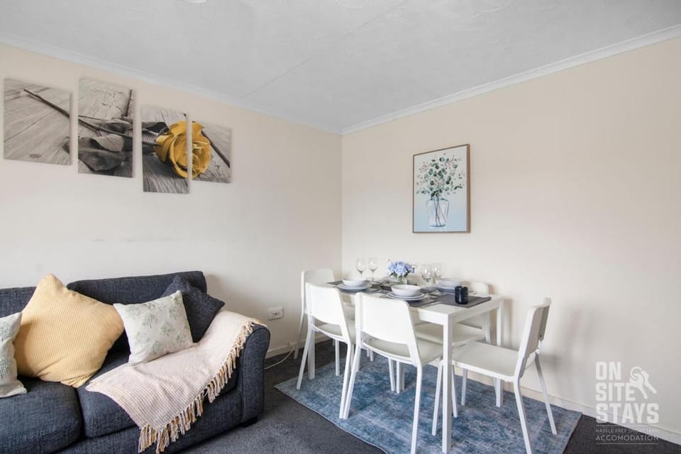 Contractors 4 Bed with Parking Apartment in Hatfield
