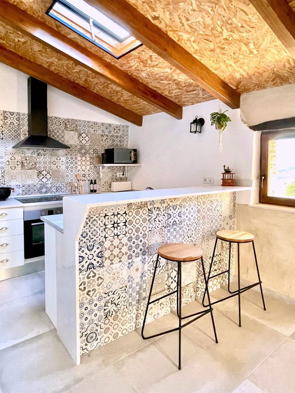 Kitchen or kitchenette, Dining area, stove