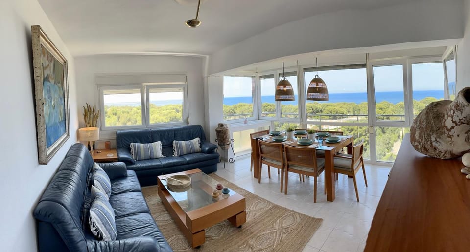Natural landscape, Living room, Seating area, Dining area, Sea view