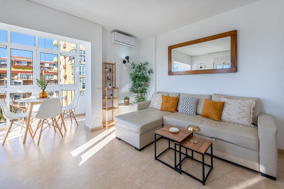 797 HOLIDAY RENTALS - Piso en Iris con hermosas vistas Apartment in Benalmadena