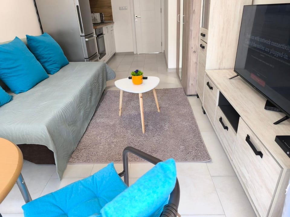 Communal lounge/ TV room, TV and multimedia, Kitchen or kitchenette, Living room, Seating area, Dining area, Evening entertainment, minibar, oven