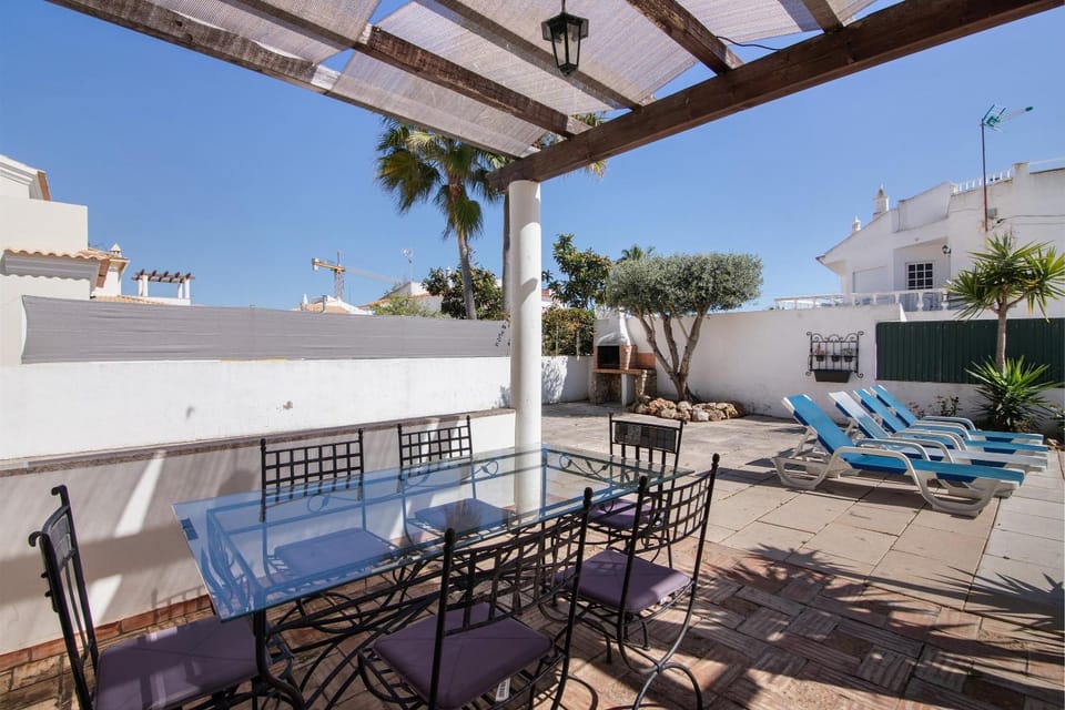 Property building, Balcony/Terrace, Living room
