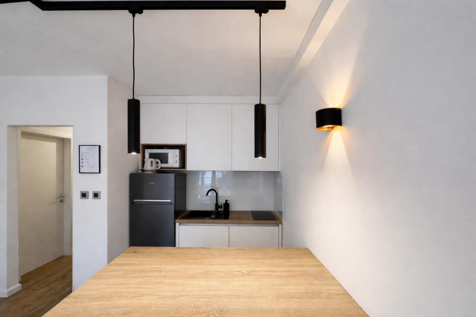 Kitchen or kitchenette, oven