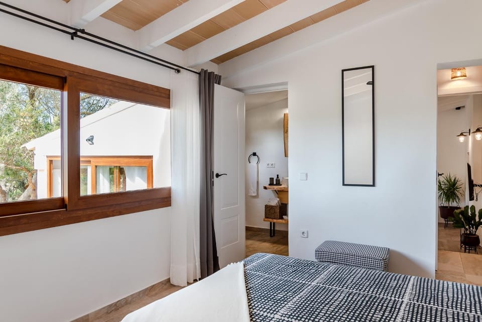 Property building, Living room, Bedroom