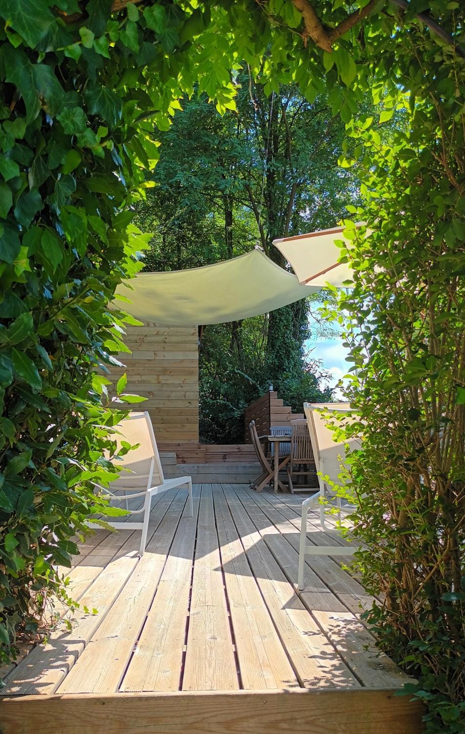 Patio, Day, Natural landscape, Garden, sunbed