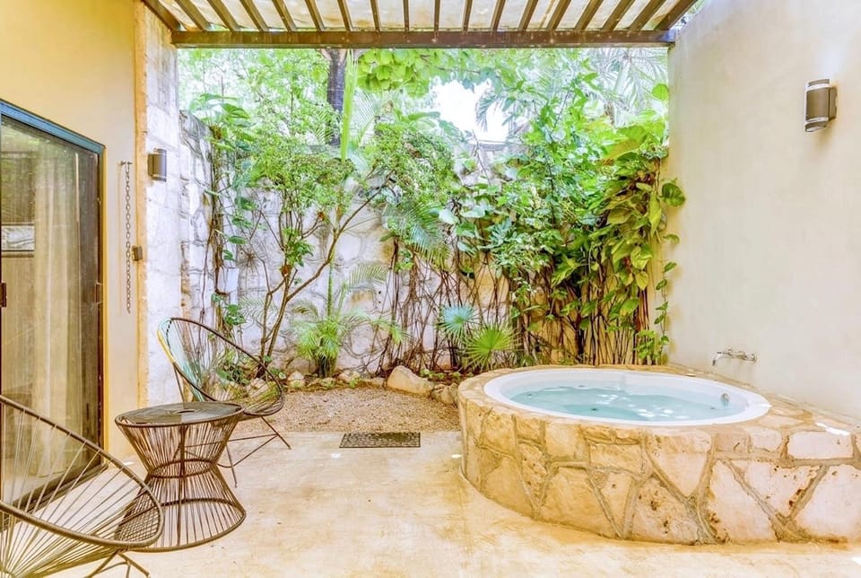 Patio, Garden, Hot Tub, Garden view
