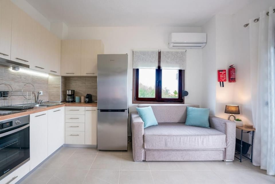 Stylish Bedsit Getaway at Kriopighi House in Halkidiki