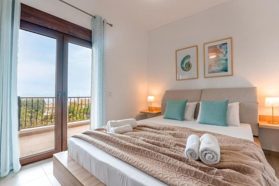 Stylish Bedsit Getaway at Kriopighi House in Halkidiki
