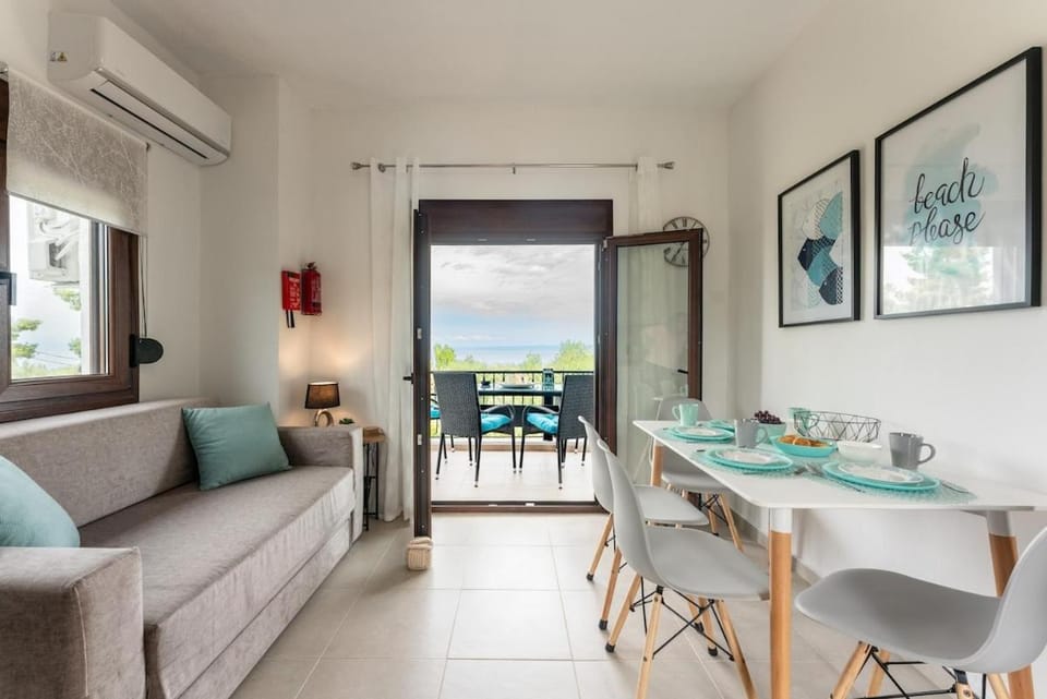 Stylish Bedsit Getaway at Kriopighi House in Halkidiki