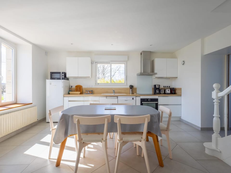 Property building, Kitchen or kitchenette, Living room