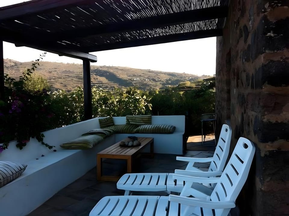 Property building, Balcony/Terrace, Living room