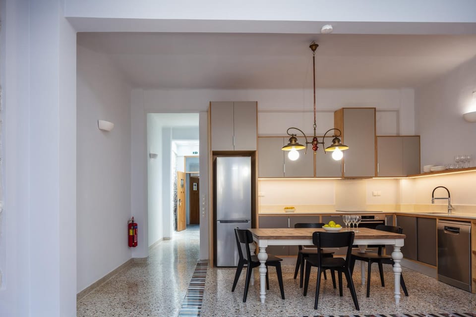 Property building, Day, Kitchen or kitchenette, Dining area, Breakfast, Lunch, stove