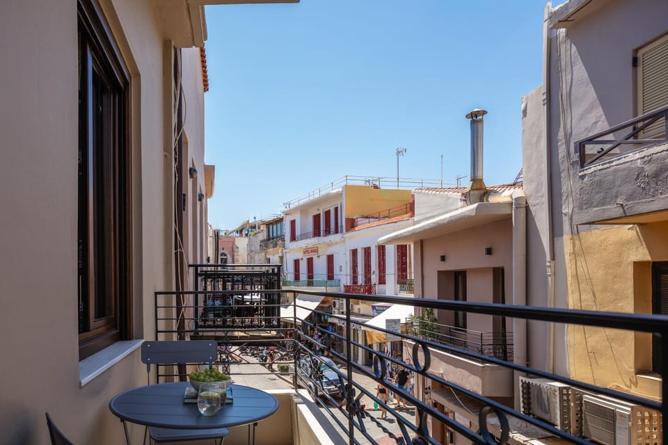 Day, Neighbourhood, Balcony/Terrace, City view, Street view, Location