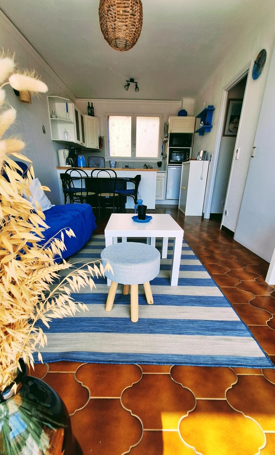 Dining area, dishwasher, oven, stove