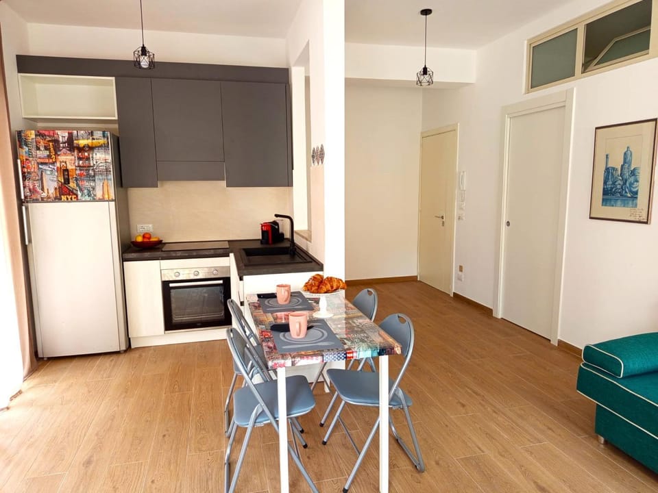 Kitchen or kitchenette, Living room, Dining area, oven, stove