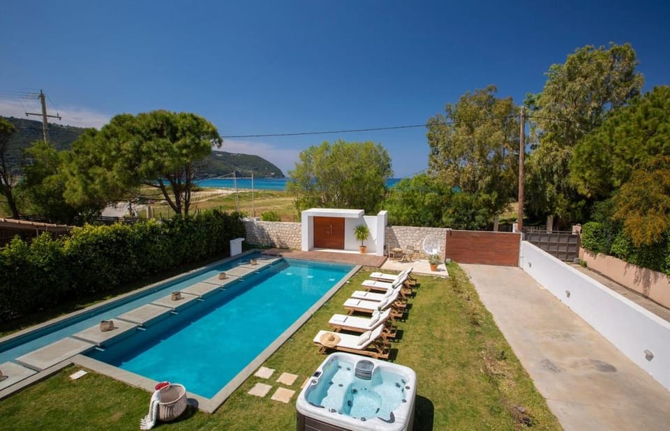 Coastal Chic Luxury Villa La Reina in Ai Giannis Villa in Lefkada