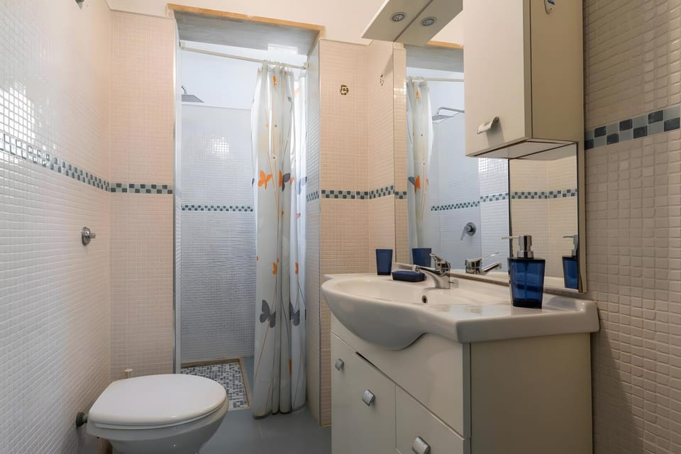 Bathroom, Living room