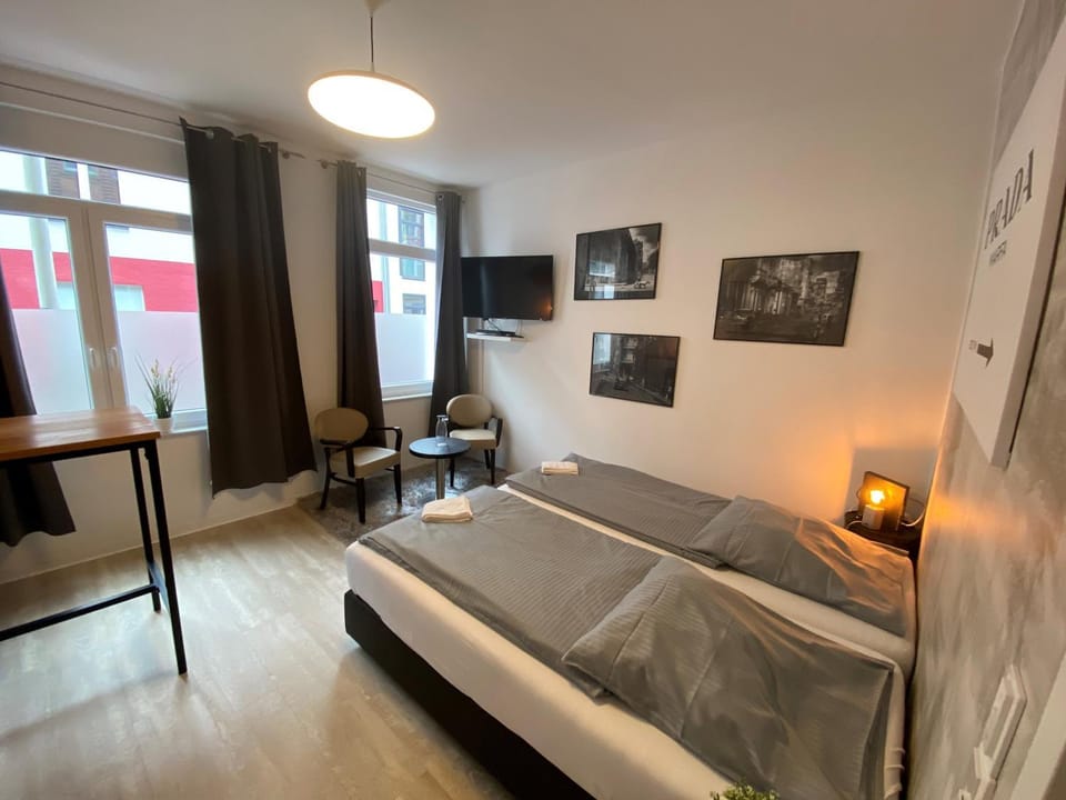 Bed, Photo of the whole room, Bedroom