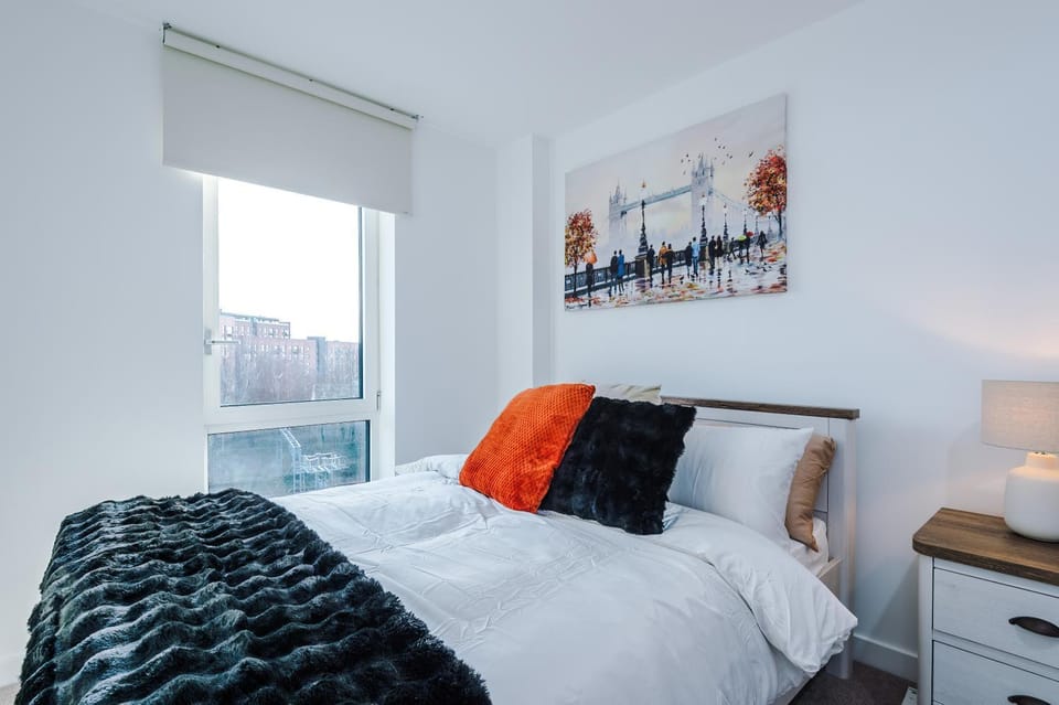 Fully Equipped, City Centre 3Bed Apartment, Balcony With Amazing Views, Sleeps 6 Apartment in Salford