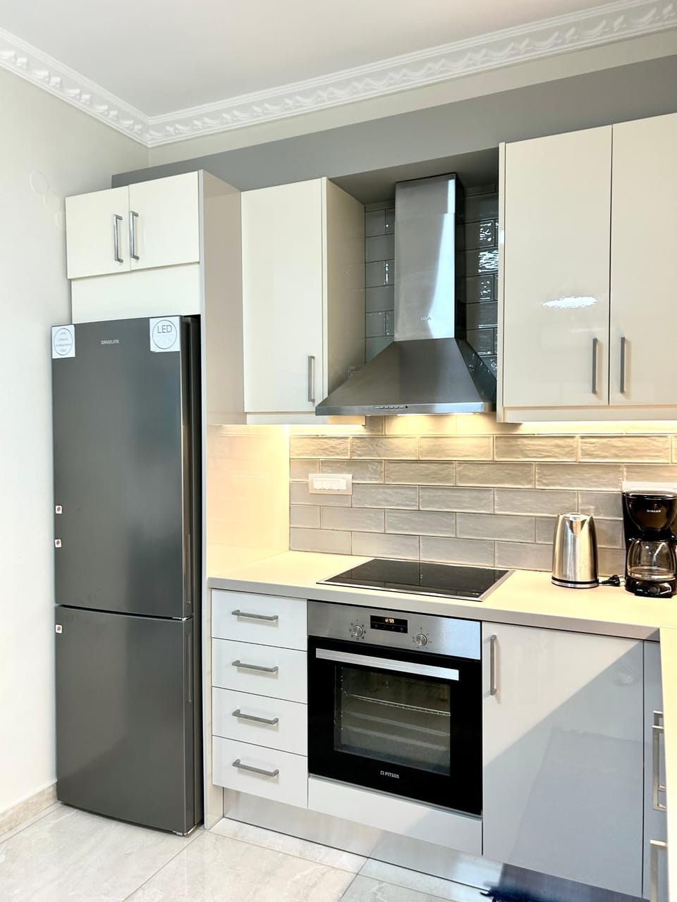 Kitchen or kitchenette, oven, stove