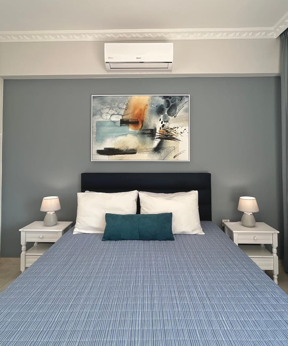 Bed, Photo of the whole room, Bedroom, air conditioner