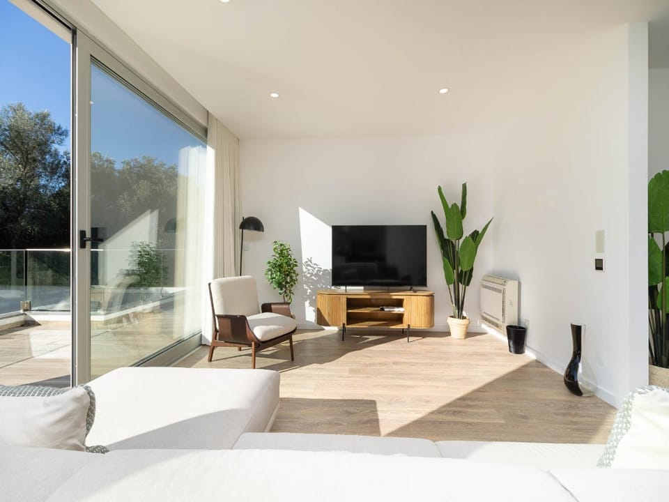 Communal lounge/ TV room, Living room, Seating area