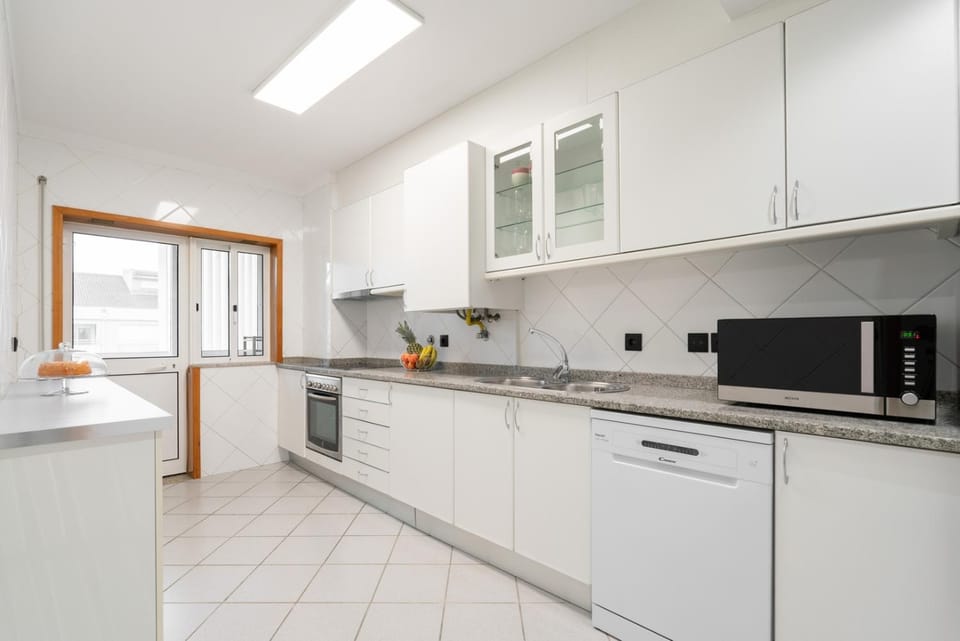 Kitchen or kitchenette, dishwasher, oven, pet friendly, stove