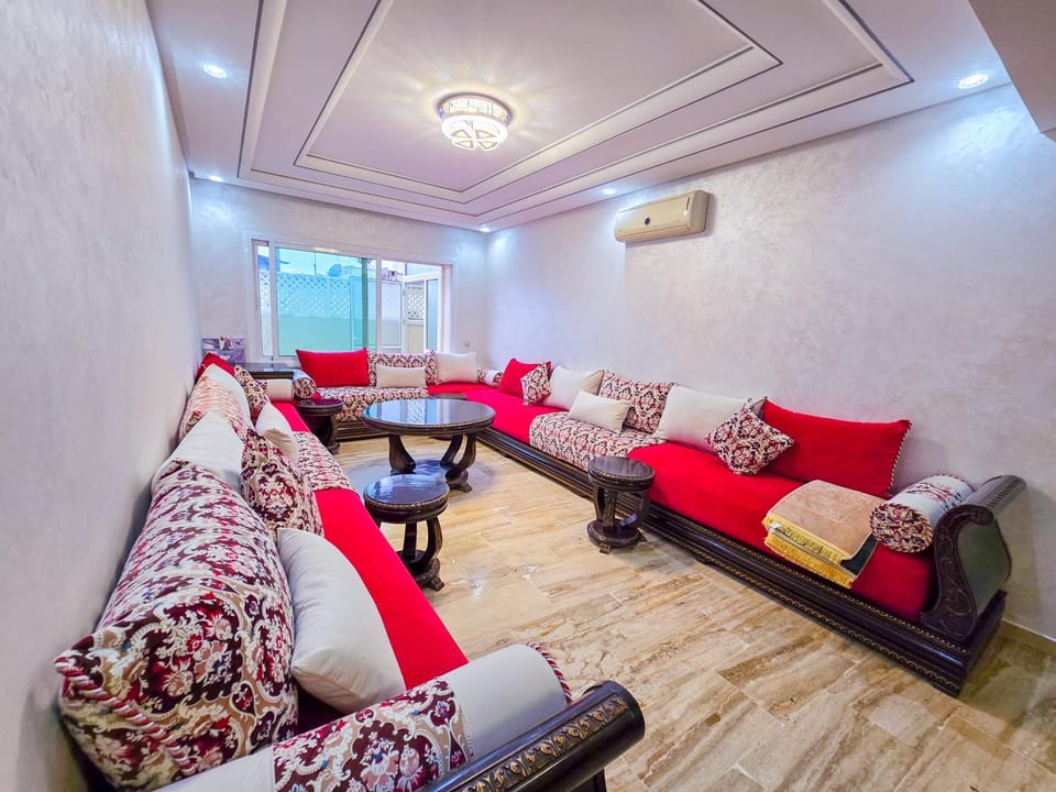 TV and multimedia, Living room, Seating area, air conditioner