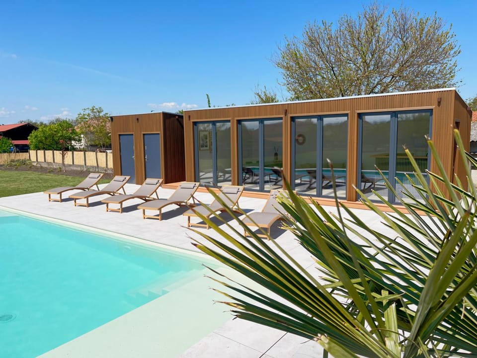 Pool view, Swimming pool, sunbed
