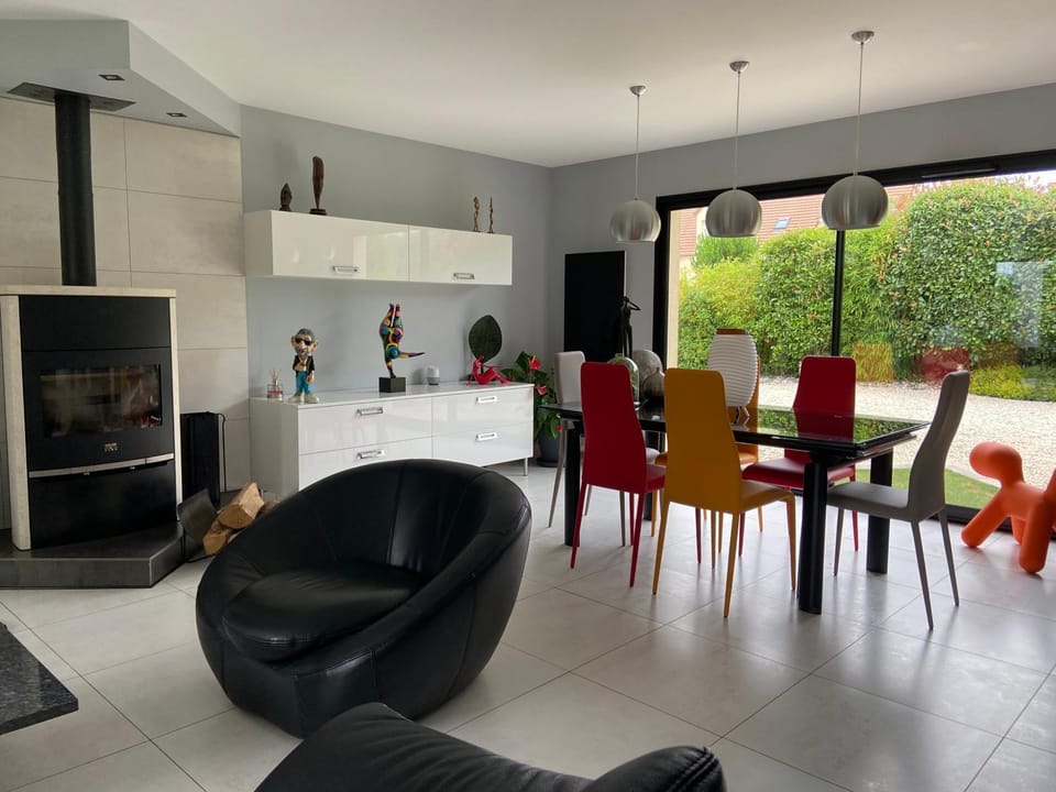 Living room, Dining area