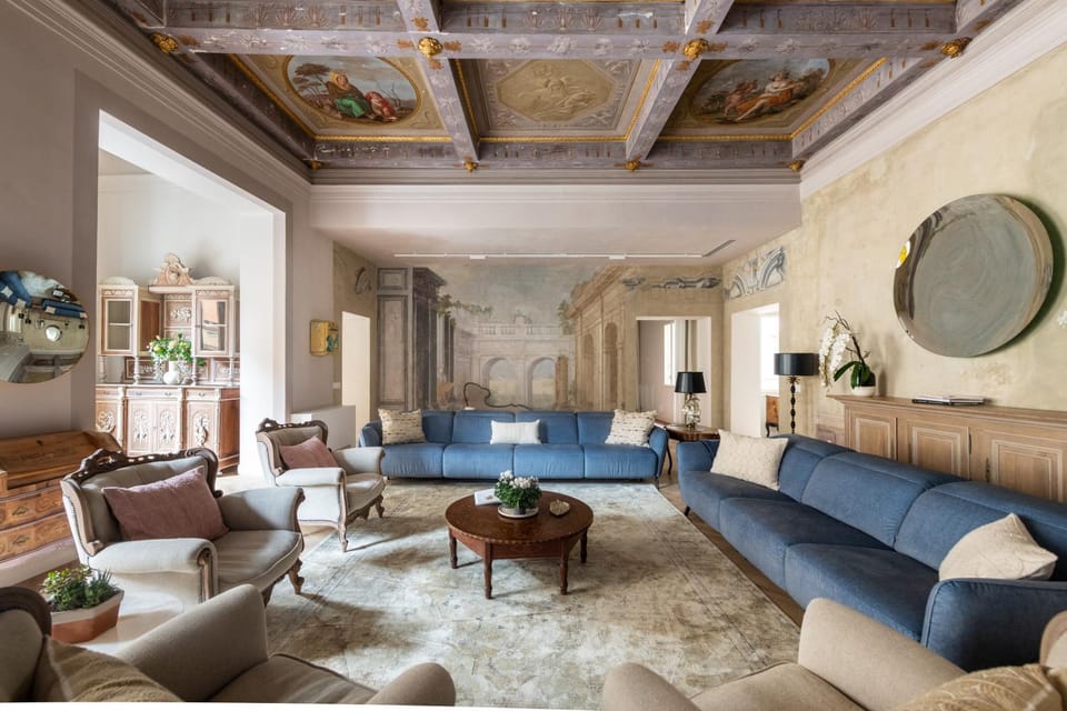 Living room, Seating area