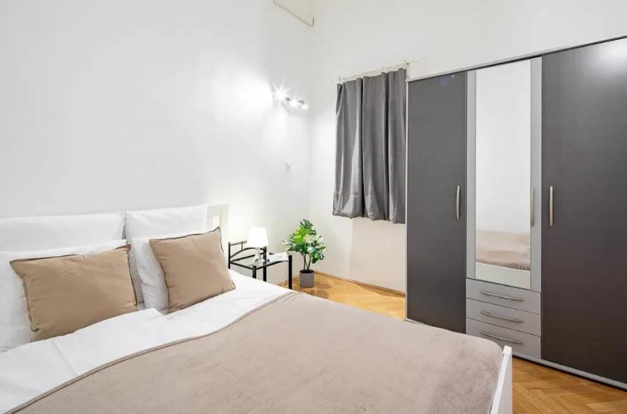 Cityscape Budget Apartments Oktogon Central Apartment in Budapest