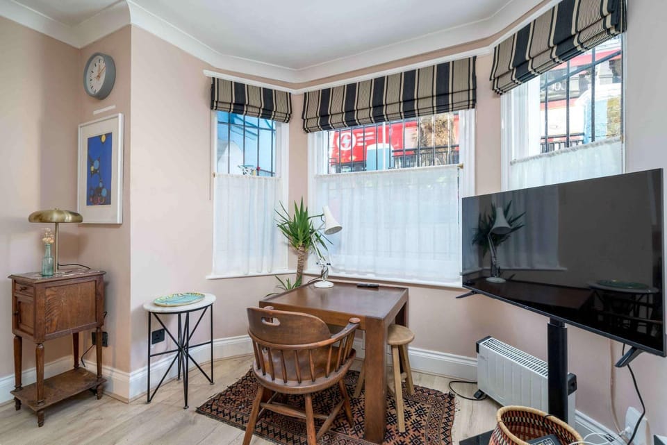 TV and multimedia, Dining area