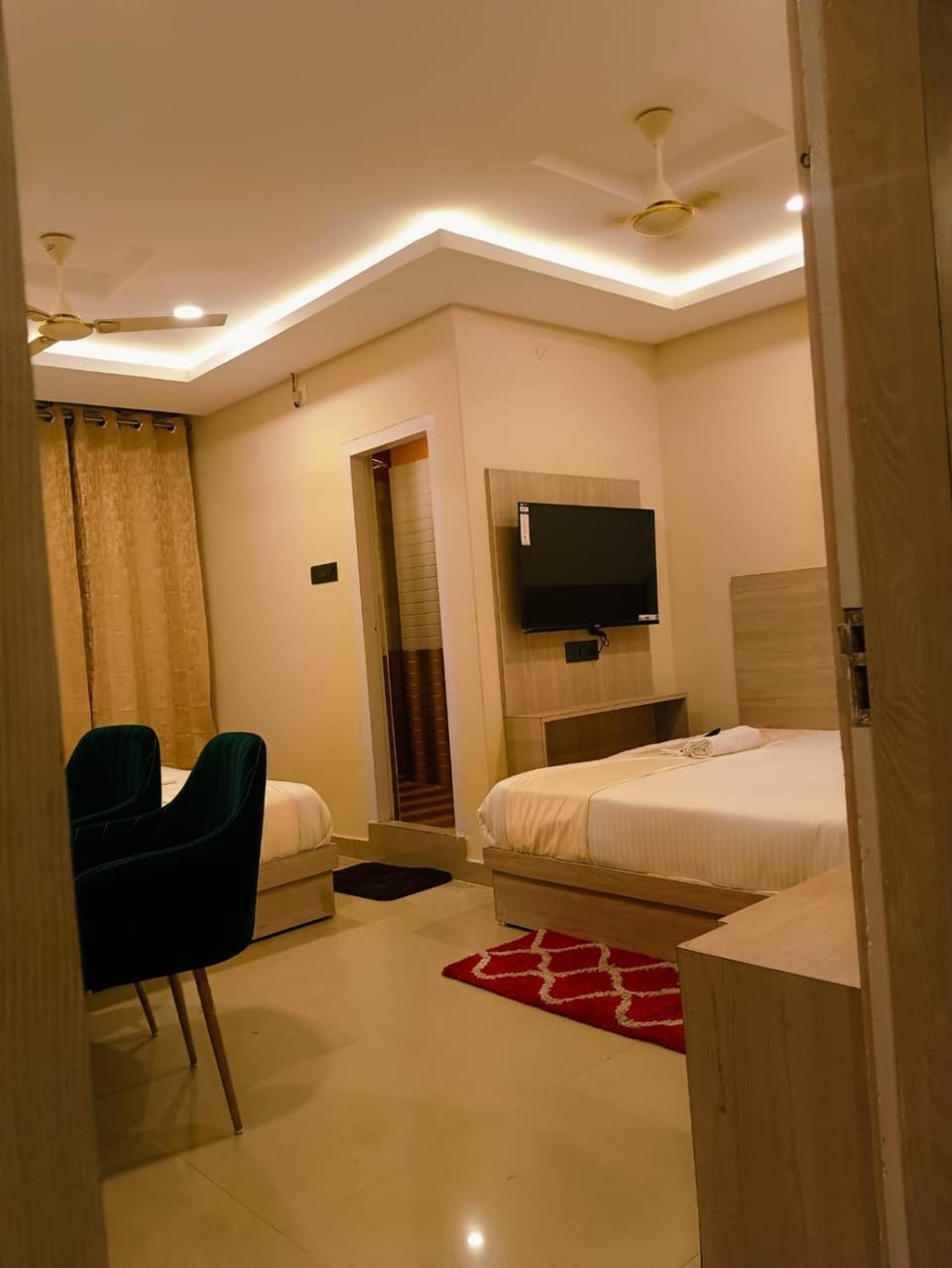 Bed, Living room, Photo of the whole room