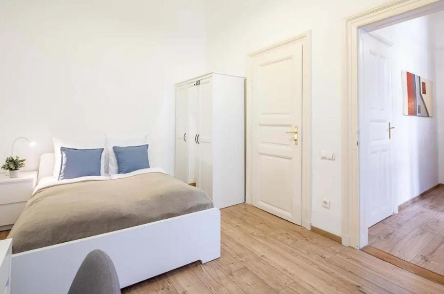 Cityscape Budget Apartments Riverside Apartment in Budapest