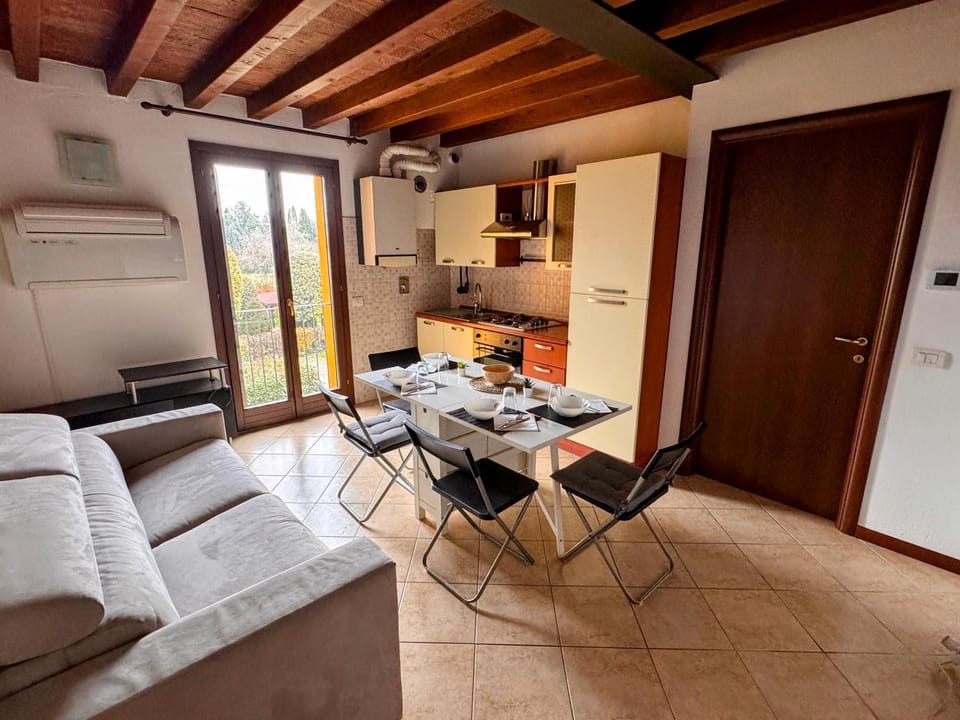 Kitchen or kitchenette, Living room, Seating area, Dining area