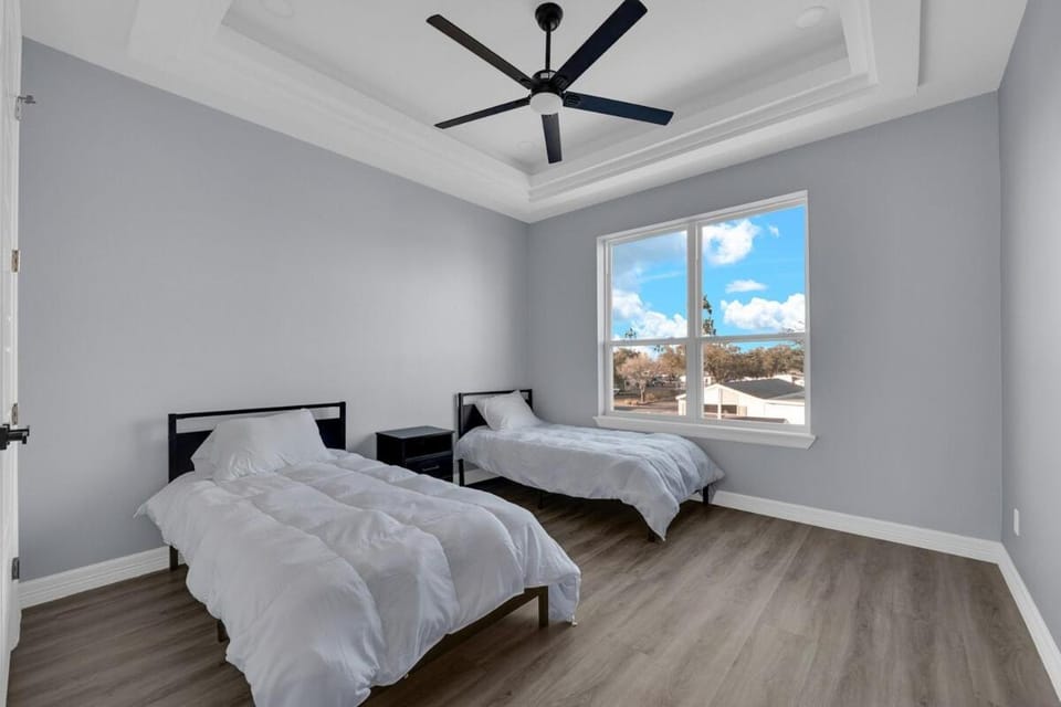 Relax and Unwind in this Modern Spacious Townhome House in Pharr
