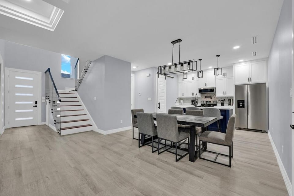 Relax and Unwind in this Modern Spacious Townhome House in Pharr