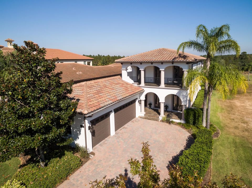 The Connoisseur's Chateau-TT086 House in Four Corners