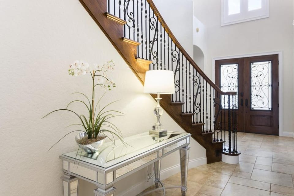 The Connoisseur's Chateau-TT086 House in Four Corners